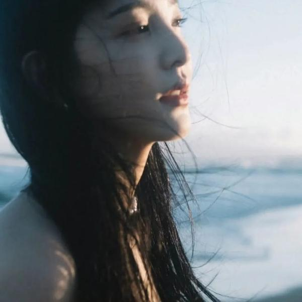 觉醒后女配转身抱上反派大腿